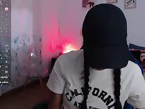 Snapshot of emmily_castro chatting on October 23, 12:15 pm emmily castro online show from October 23, 12:15 pm