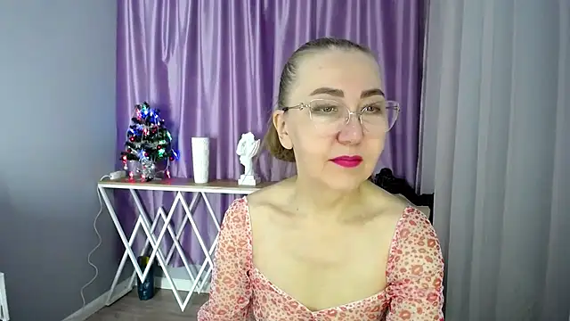 queen a n i online show from December 4, 8:12 am