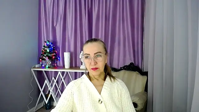 queen a n i online show from December 5, 9:39 am