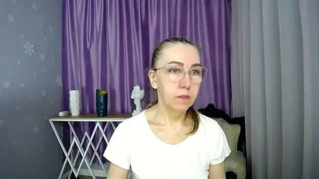 queen a n i online show from March 22, 7:25 am