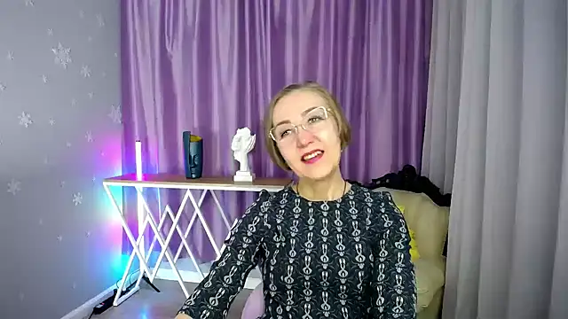 queen a n i online show from October 5, 7:39 am