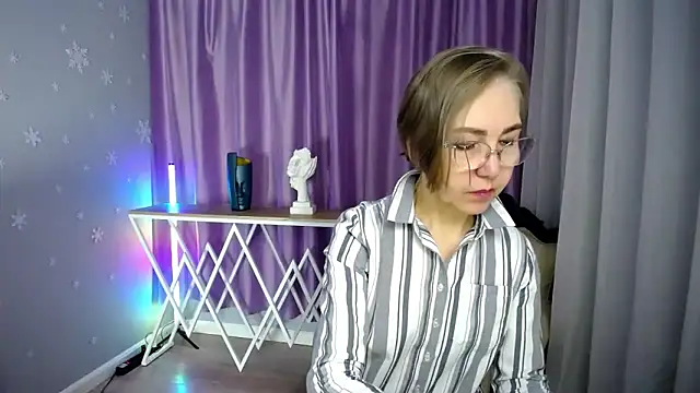 queen a n i online show from October 18, 8:15 am