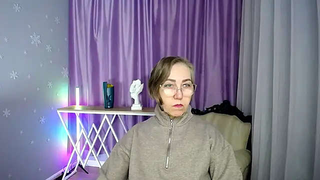 queen a n i online show from October 21, 10:05 am