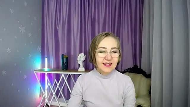 queen a n i online show from November 24, 10:37 am