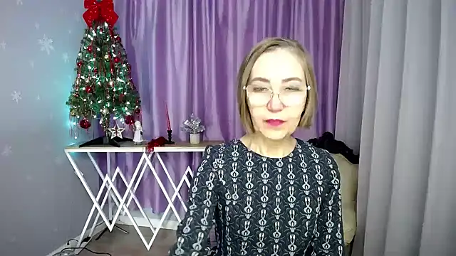 queen a n i online show from February 2, 10:14 am