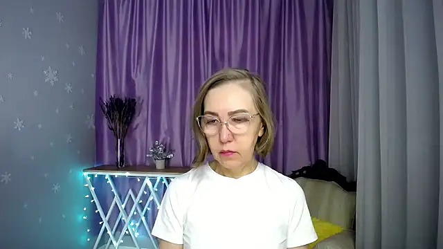 queen a n i online show from March 21, 6:40 am