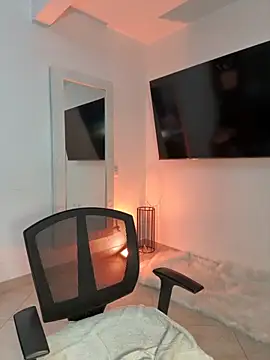 kem hott online show from October 20, 5:30 am