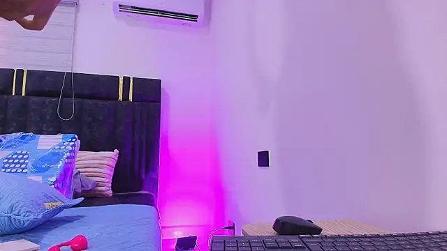 lay navas online show from December 4, 7:11 pm