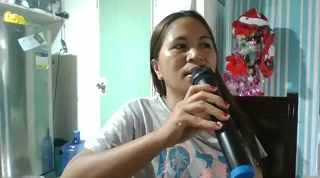 Snapshot of h0ney_lips chatting on December 28, 4:51 am h0ney lips online show from December 28, 4:51 am