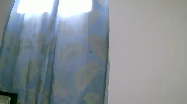 Snapshot of h0ney_lips chatting on December 30, 12:32 am h0ney lips online show from December 30, 12:32 am