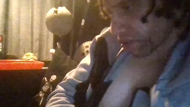 Snapshot of kingdennis6666 chatting on October 30, 6:15 am kingdennis6666 online show from October 30, 6:15 am