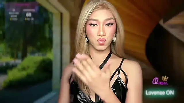 Snapshot of Local_Hoelyx chatting on May 6, 9:36 am Local Hoelyx online show from May 6, 9:36 am