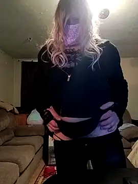 Snapshot of LittleblondeTS chatting on February 13, 3:46 am LittleblondeTS online show from February 13, 3:46 am