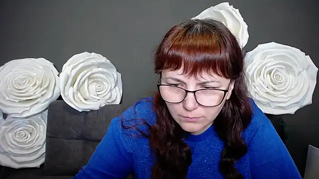 Snapshot of AliceInksSweetty chatting on October 12, 6:01 am AliceInksSweetty online show from October 12, 6:01 am