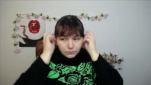 Snapshot of AliceInksSweetty chatting on January 19, 7:12 am AliceInksSweetty online show from January 19, 7:12 am