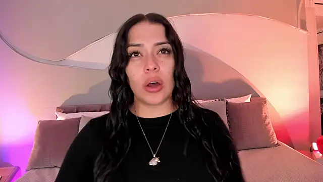 Nicolle W online show from November 7, 11:43 am