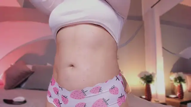 Nicolle W online show from March 6, 11:39 am