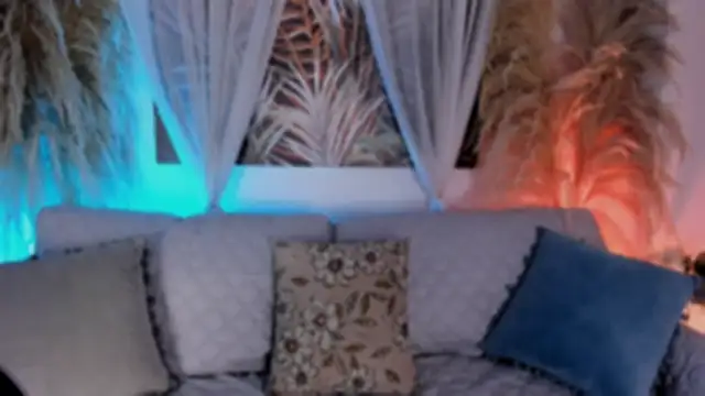 Nicolle W online show from May 13, 11:51 am