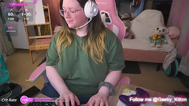 Snapshot of Geeky_Kitten chatting on March 6, 3:24 am Geeky Kitten online show from March 6, 3:24 am