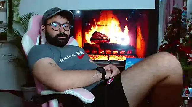 Snapshot of johnnyalx chatting on December 21, 2:30 am johnnyalx online show from December 21, 2:30 am