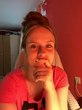 Snapshot of SophiaSweet_ chatting on March 15, 8:31 am SophiaSweet online show from March 15, 8:31 am