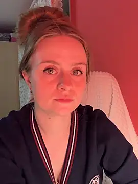 Snapshot of SophiaSweet_ chatting on March 28, 4:17 pm SophiaSweet online show from March 28, 4:17 pm