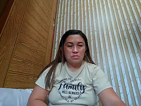 Snapshot of LalaiAsian chatting on April 14, 6:30 am LalaiAsian online show from April 14, 6:30 am