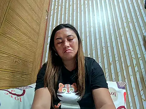 Snapshot of LalaiAsian chatting on April 22, 12:46 am LalaiAsian online show from April 22, 12:46 am