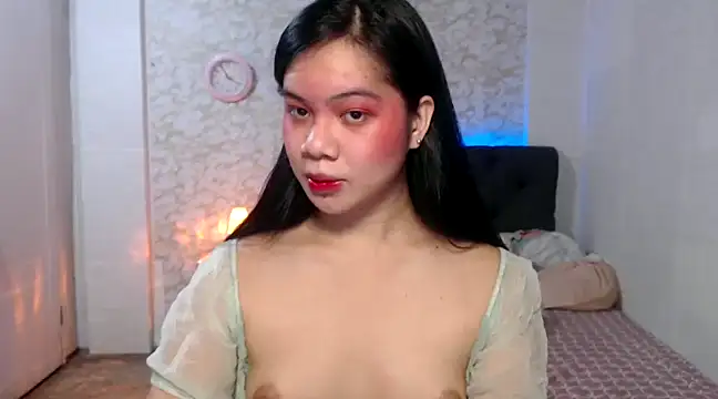Snapshot of Hebefemme chatting on December 10, 7:54 pm Hebefemme online show from December 10, 7:54 pm