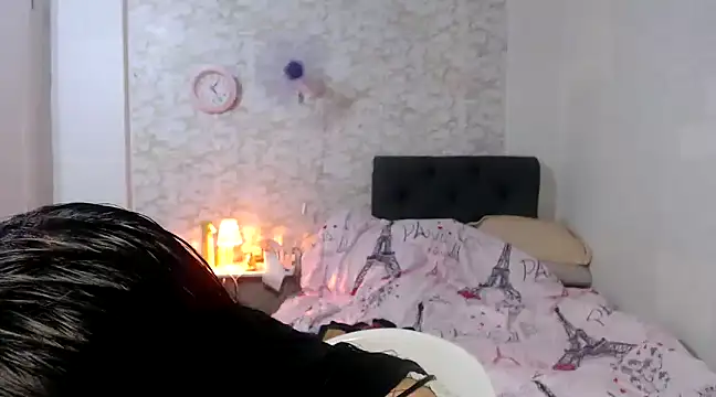 Snapshot of Hebefemme chatting on January 22, 5:26 am Hebefemme online show from January 22, 5:26 am