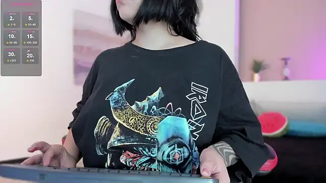 Snapshot of io_chie_ chatting on January 12, 12:01 pm io chie online show from January 12, 12:01 pm