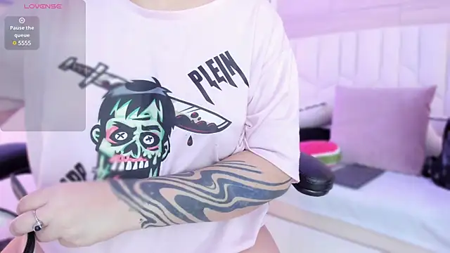 Snapshot of io_chie_ chatting on February 1, 4:14 am io chie online show from February 1, 4:14 am