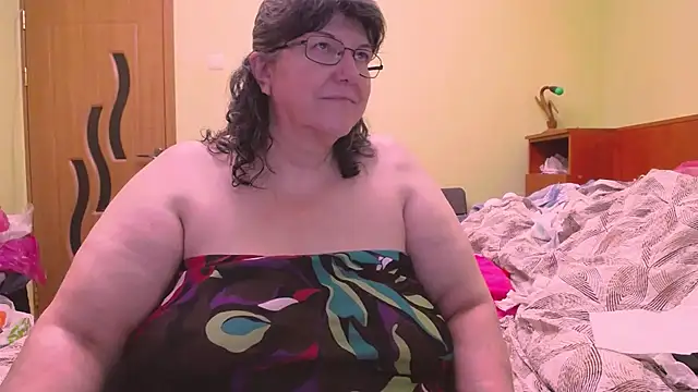 Snapshot of HugeTits chatting on March 23, 1:42 am HugeTits online show from March 23, 1:42 am