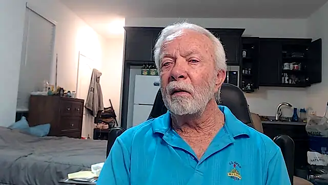 Snapshot of rockpoint69 chatting on October 13, 8:25 am rockpoint69 online show from October 13, 8:25 am