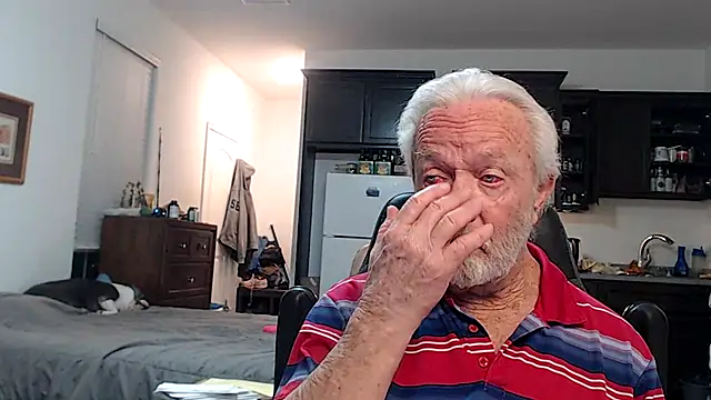 Snapshot of rockpoint69 chatting on October 18, 10:38 am rockpoint69 online show from October 18, 10:38 am