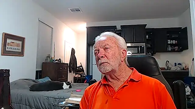 Snapshot of rockpoint69 chatting on October 25, 1:13 am rockpoint69 online show from October 25, 1:13 am