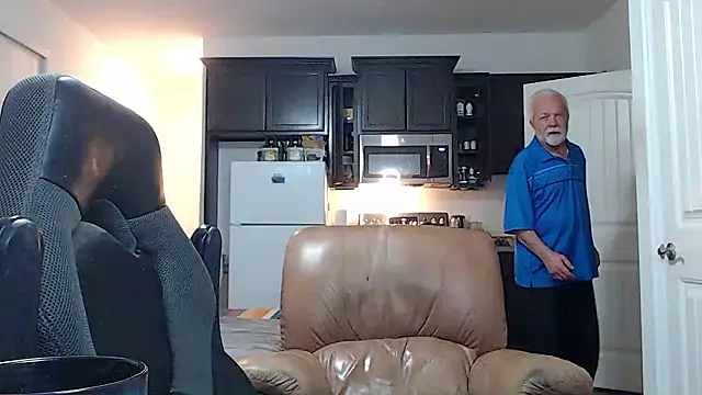 Snapshot of rockpoint69 chatting on February 14, 10:34 am rockpoint69 online show from February 14, 10:34 am