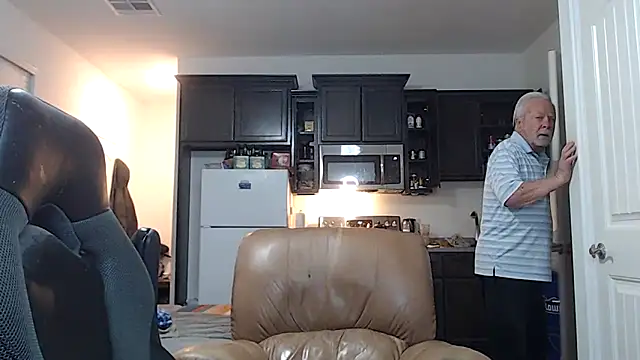 Snapshot of rockpoint69 chatting on March 1, 8:49 am rockpoint69 online show from March 1, 8:49 am