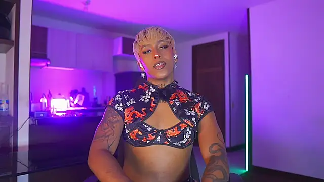 Snapshot of AmberRaus chatting on November 11, 4:45 am AmberRaus online show from November 11, 4:45 am