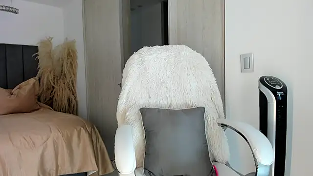 Snapshot of NatalieClark chatting on February 21, 1:11 pm NatalieClark online show from February 21, 1:11 pm