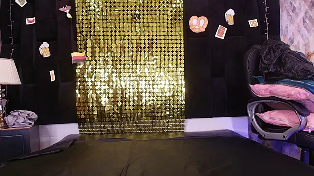 Snapshot of shelsyloreds chatting on September 23, 11:57 am shelsyloreds online show from September 23, 11:57 am