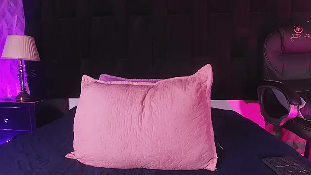 Snapshot of shelsyloreds chatting on October 2, 12:01 pm shelsyloreds online show from October 2, 12:01 pm