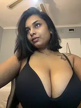 layla amin online show from April 12, 5:40 pm