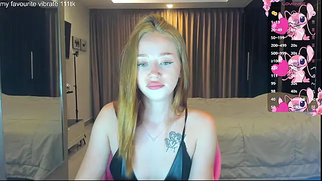 Hot Mia  online show from October 4, 12:03 pm