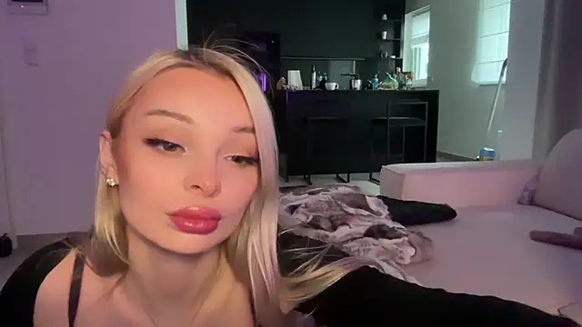 HannaXLove online show from February 1, 3:10 pm