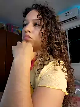 Snapshot of Shara_dreams chatting on December 17, 10:54 pm Shara dreams online show from December 17, 10:54 pm