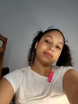 Snapshot of Shara_dreams chatting on January 14, 1:26 am Shara dreams online show from January 14, 1:26 am