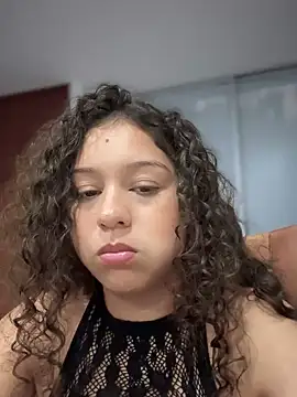 Snapshot of Shara_dreams chatting on February 9, 3:53 am Shara dreams online show from February 9, 3:53 am