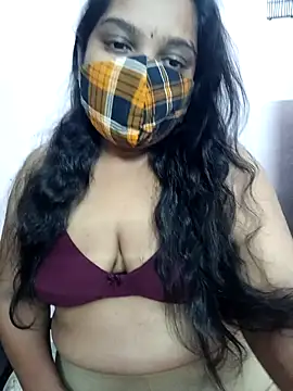 Snapshot of lovely-latha chatting on January 6, 11:29 am lovely-latha online show from January 6, 11:29 am