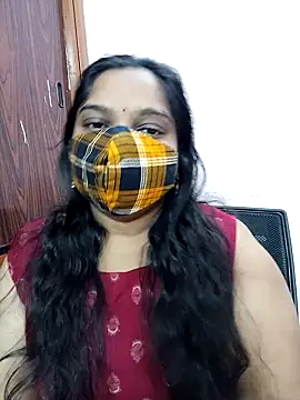 Snapshot of lovely-latha chatting on January 9, 4:08 am lovely-latha online show from January 9, 4:08 am